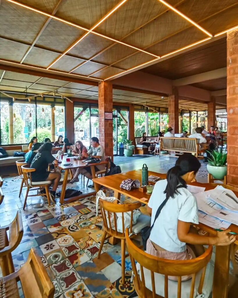 café bali vie sociale travail confort budget quotidien